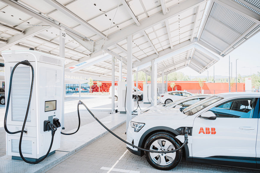 ABB inaugure son plus grand site de production de chargeurs rapides DC en Italie